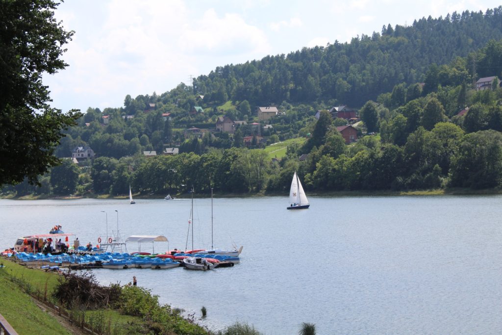 Jezioro Międzybrodzkie przy górze Żar