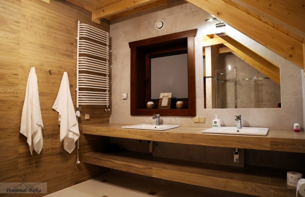 Podczas pobytu w Pensjonacie Bajka (góra Żar) gwarantowane są ręczniki i szlafroki dla gości.