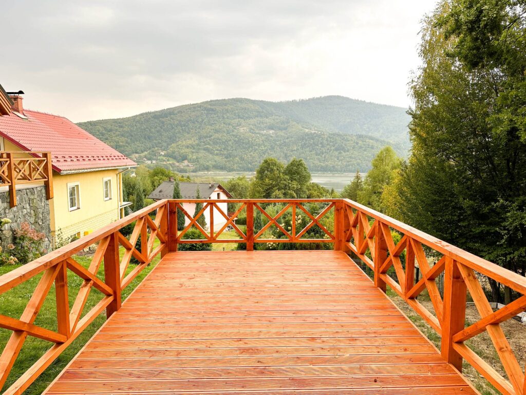 drewniany dom w górach